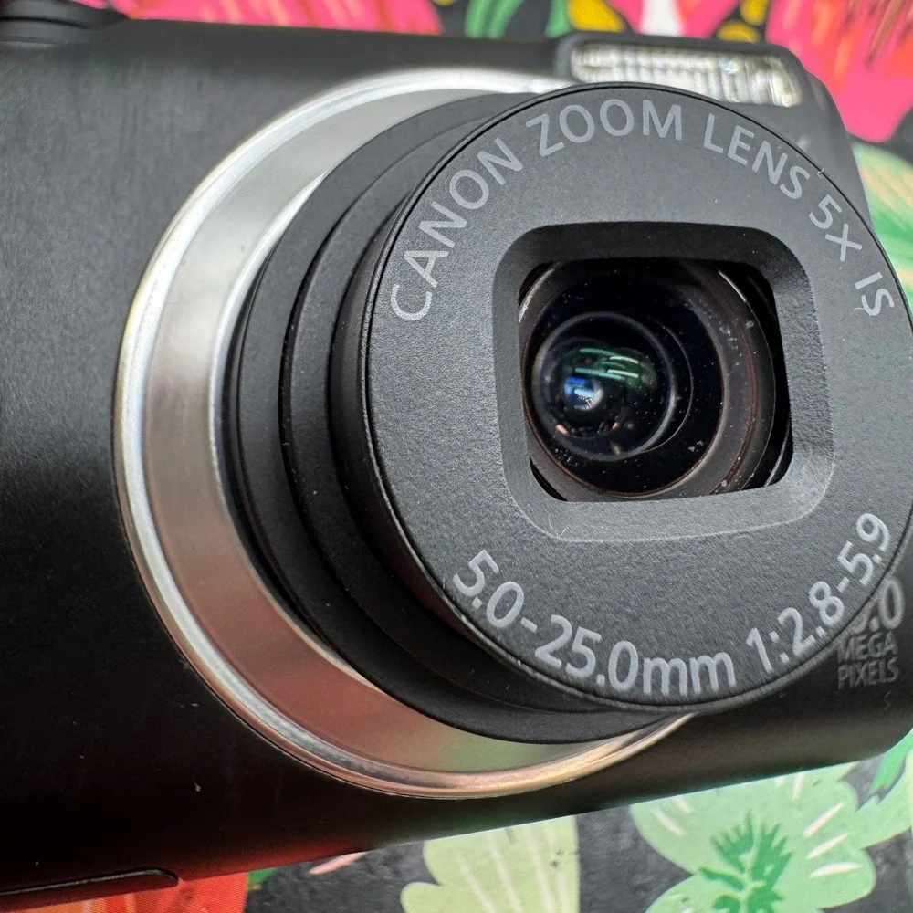 Canon PowerShot A2500 16.0MP Digital Camera Black 5x Optical Zoom Bundle